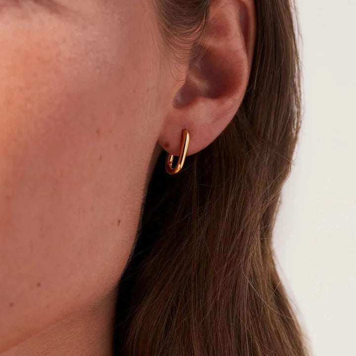 Model wearing Brittany Simple Hoop Earrings in gold.