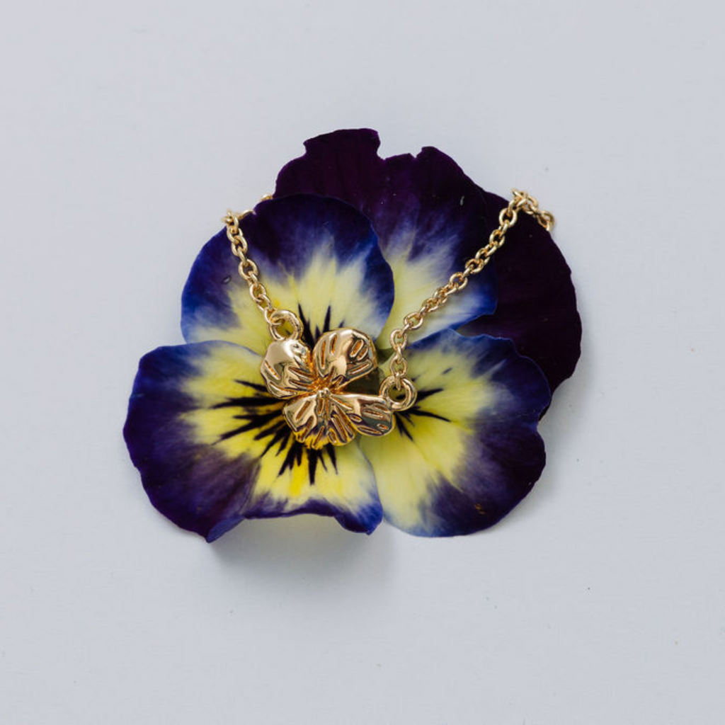 Violet Birth flower Necklace Gold on flower
